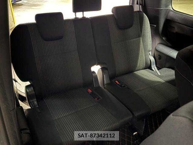 Toyota VOXY 2017-07 8686812-7