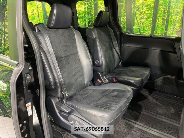 Toyota VOXY 2021-04 8746461-9