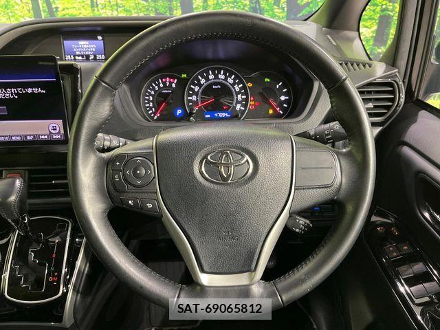 Toyota VOXY 2021-04 8746461-12