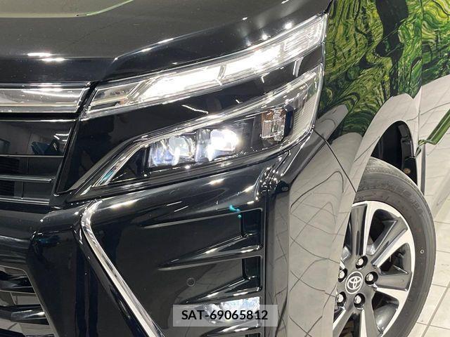 Toyota VOXY 2021-04 8746461-13