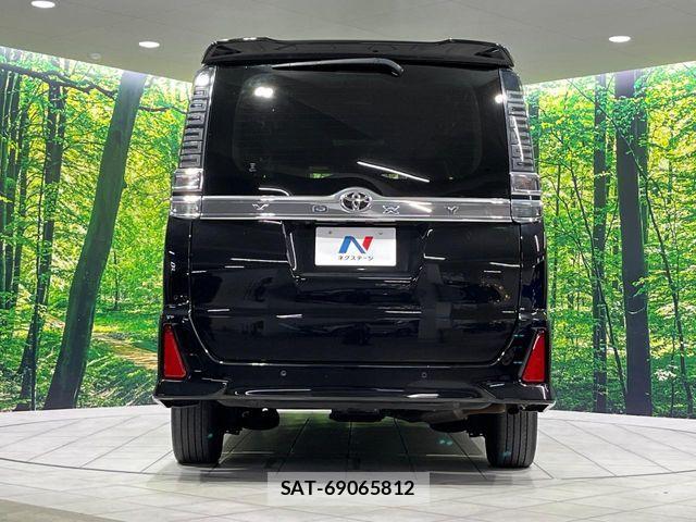 Toyota VOXY 2021-04 8746461-16