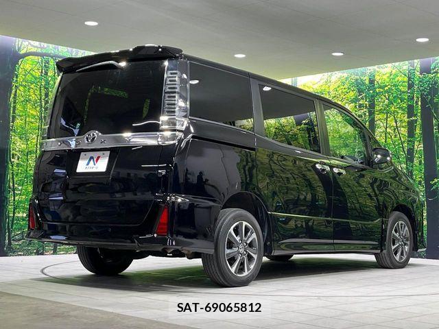 Toyota VOXY 2021-04 8746461-18