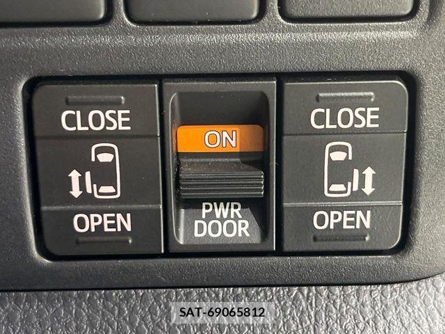 Toyota VOXY 2021-04 8746461-4