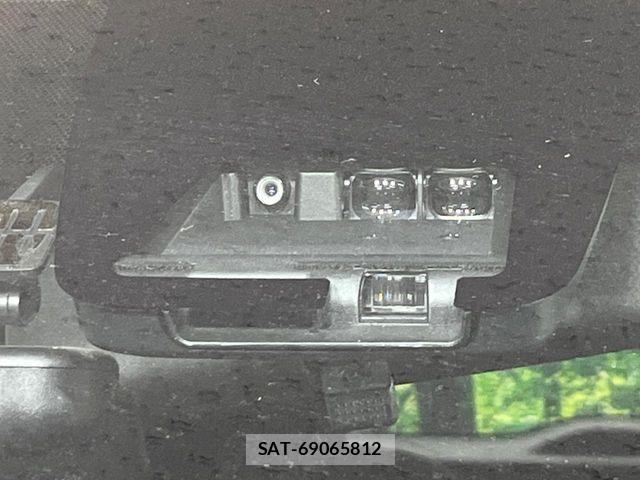 Toyota VOXY 2021-04 8746461-6