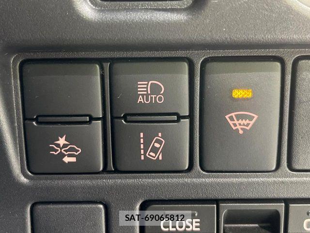 Toyota VOXY 2021-04 8746461-7