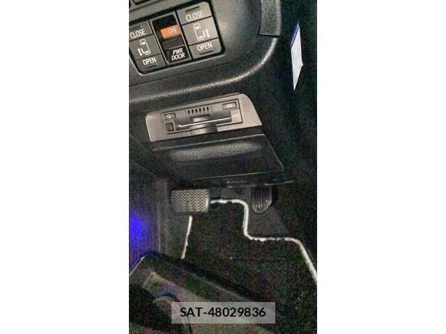 Toyota VOXY 2019-03 8746463-20