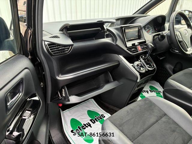 Toyota VOXY 2021-06 8746462-12