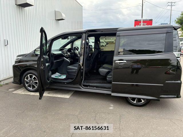 Toyota VOXY 2021-06 8746462-13