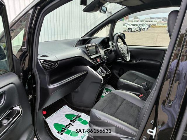 Toyota VOXY 2021-06 8746462-14