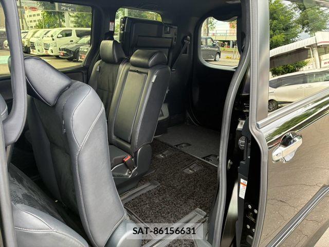 Toyota VOXY 2021-06 8746462-16