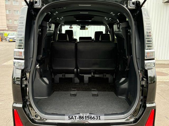 Toyota VOXY 2021-06 8746462-17
