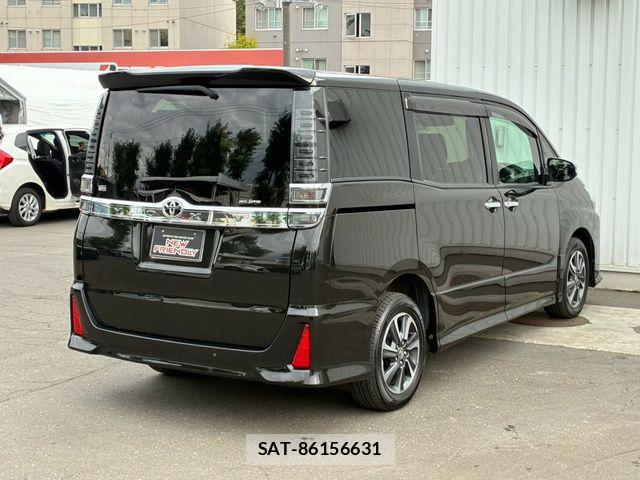 Toyota VOXY 2021-06 8746462-18