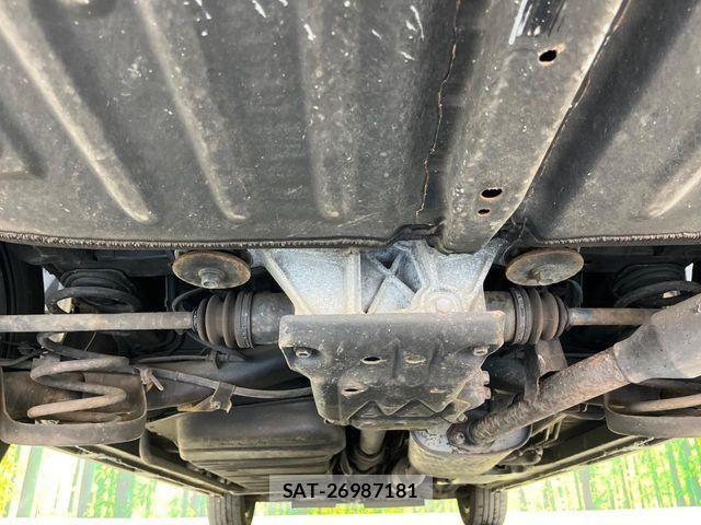 Toyota VOXY 2017-08 8782428-19