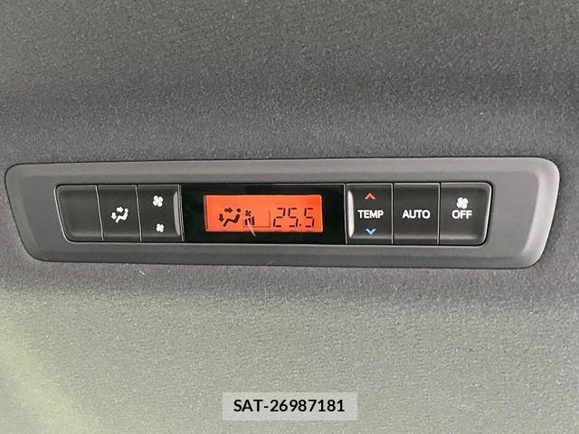 Toyota VOXY 2017-08 8782428-6
