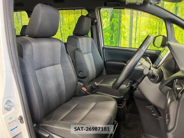 Toyota VOXY 2017-08 8782428-7