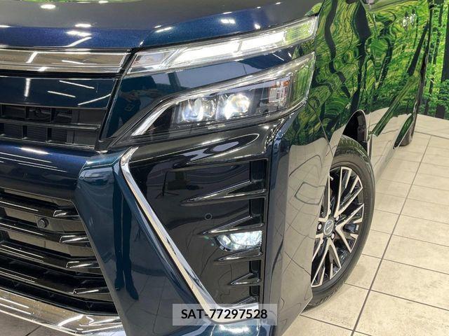 Toyota VOXY 2019-11 8782429-12