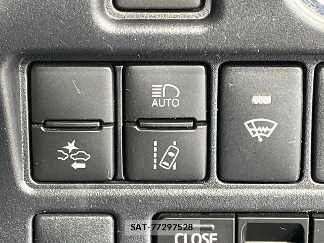 Toyota VOXY 2019-11 8782429-6