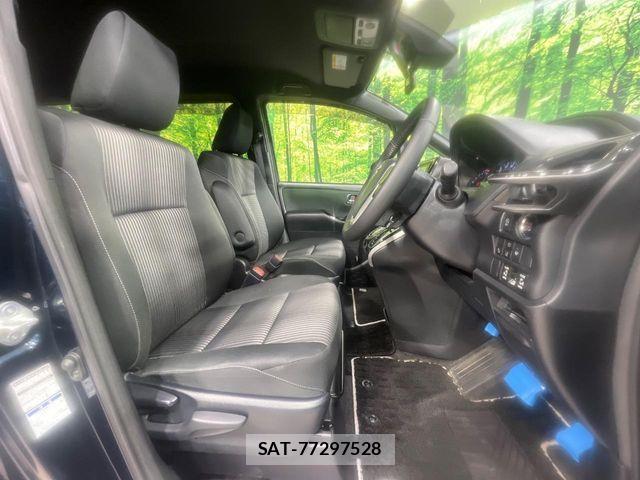 Toyota VOXY 2019-11 8782429-7