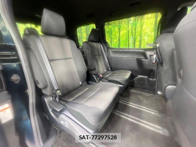 Toyota VOXY 2019-11 8782429-8