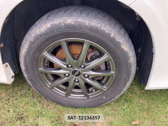 Toyota VOXY 2013-09 8782433-11