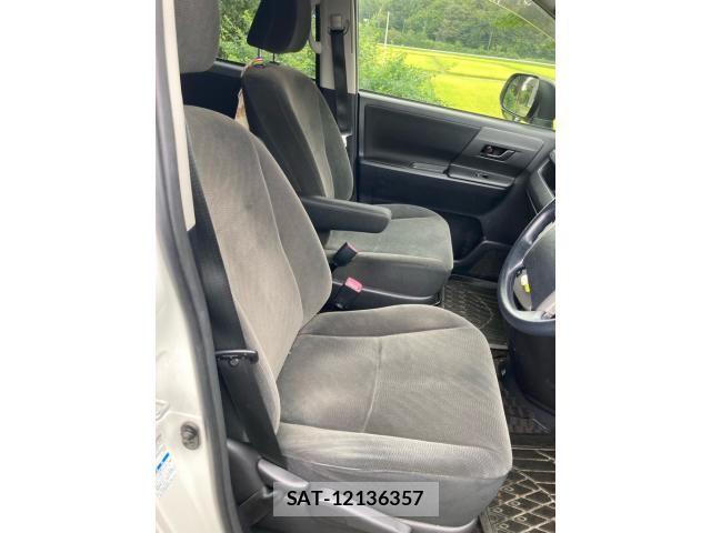 Toyota VOXY 2013-09 8782433-13