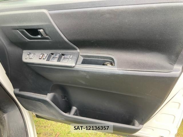 Toyota VOXY 2013-09 8782433-15