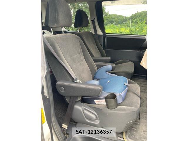 Toyota VOXY 2013-09 8782433-16