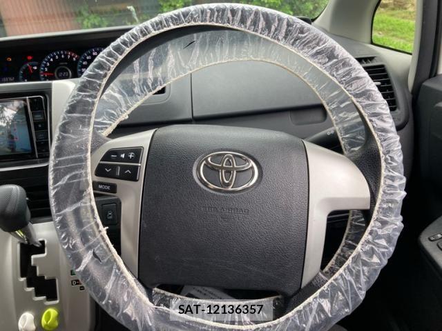 Toyota VOXY 2013-09 8782433-18