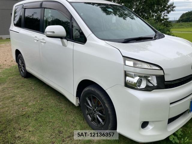 Toyota VOXY 2013-09 8782433-1