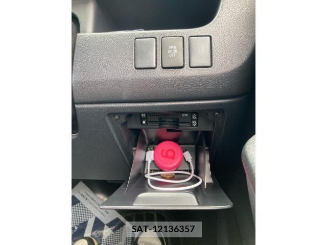Toyota VOXY 2013-09 8782433-19