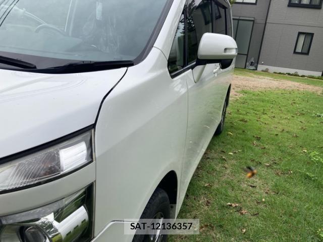 Toyota VOXY 2013-09 8782433-2