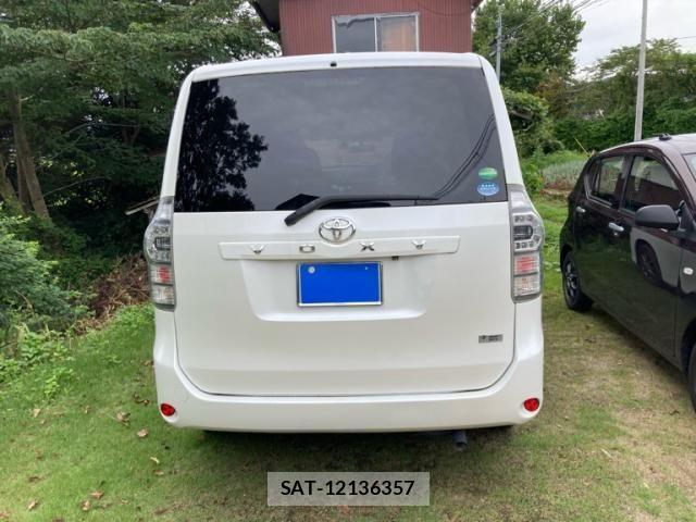 Toyota VOXY 2013-09 8782433-3