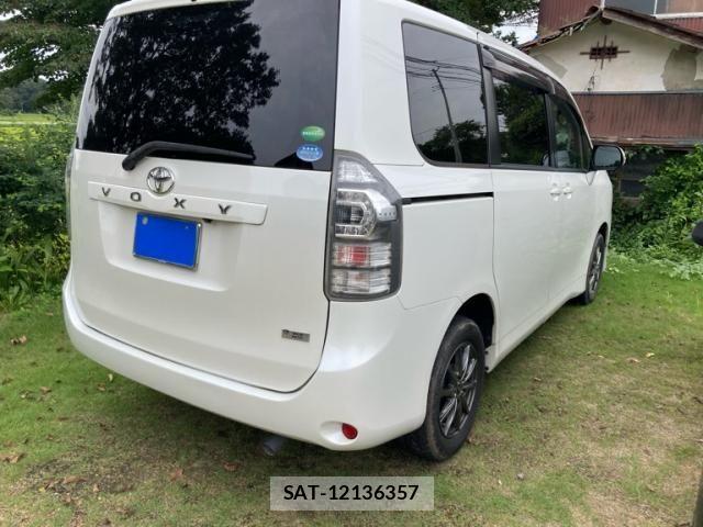 Toyota VOXY 2013-09 8782433-4