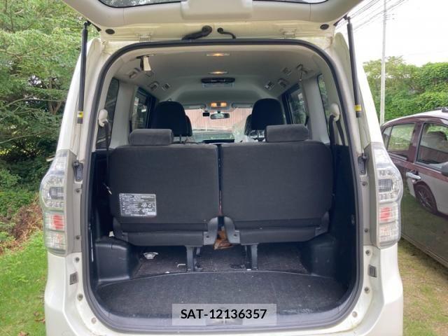 Toyota VOXY 2013-09 8782433-8