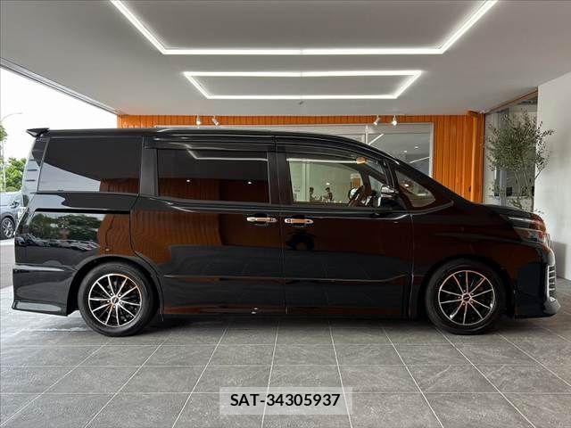 Toyota VOXY 2014-06 8782432-11