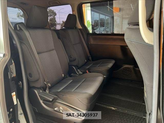 Toyota VOXY 2014-06 8782432-17