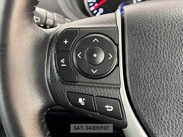 Toyota VOXY 2014-06 8782432-26
