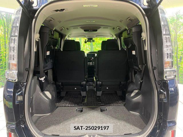 Toyota VOXY 2016-12 8832198-14