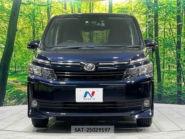 Toyota VOXY 2016-12 8832198-15