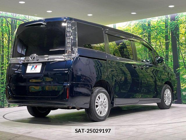Toyota VOXY 2016-12 8832198-18