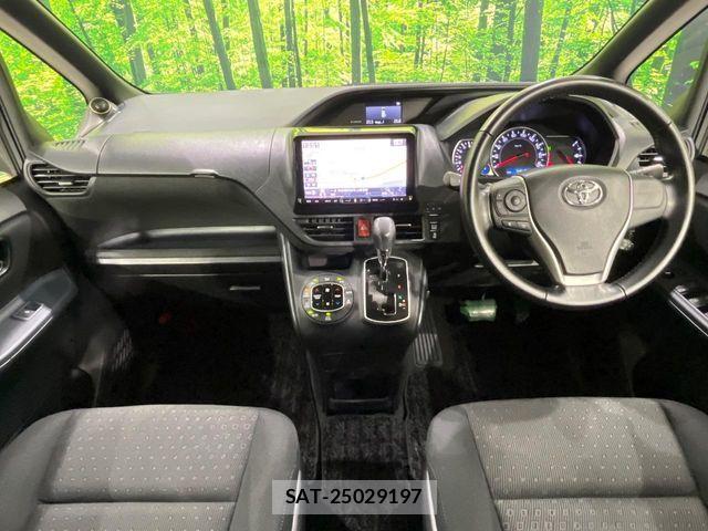Toyota VOXY 2016-12 8832198-1