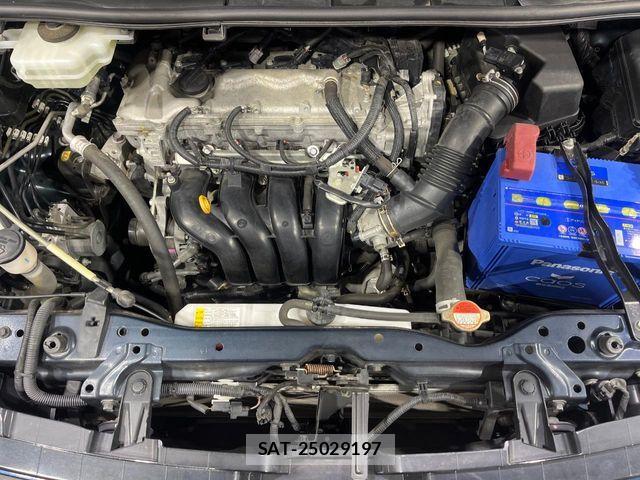 Toyota VOXY 2016-12 8832198-19