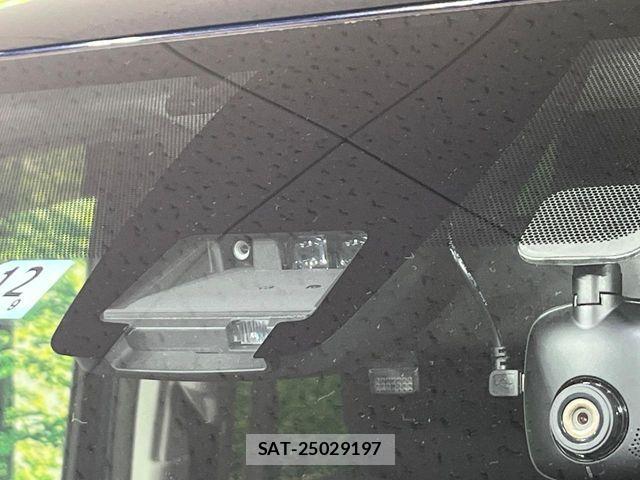 Toyota VOXY 2016-12 8832198-2