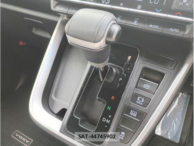 Toyota VOXY 2023-10 8832190-13