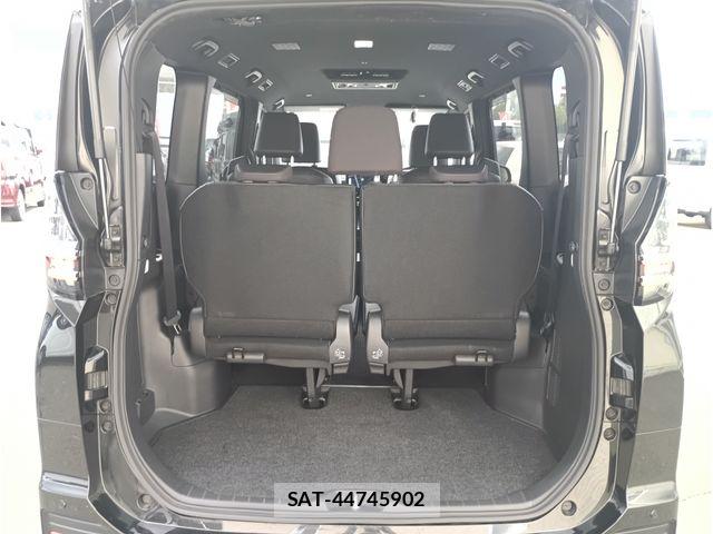 Toyota VOXY 2023-10 8832190-17