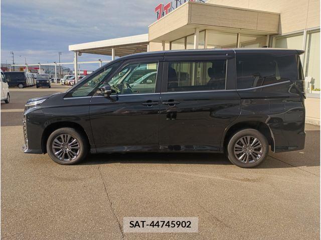 Toyota VOXY 2023-10 8832190-4