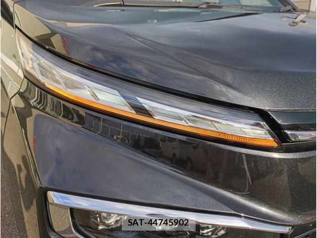 Toyota VOXY 2023-10 8832190-5