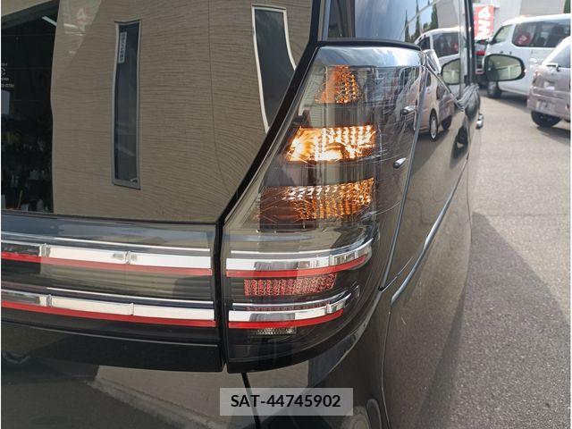 Toyota VOXY 2023-10 8832190-6
