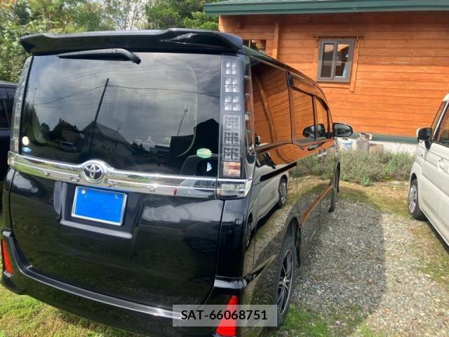Toyota VOXY 2015-07 8850942-9