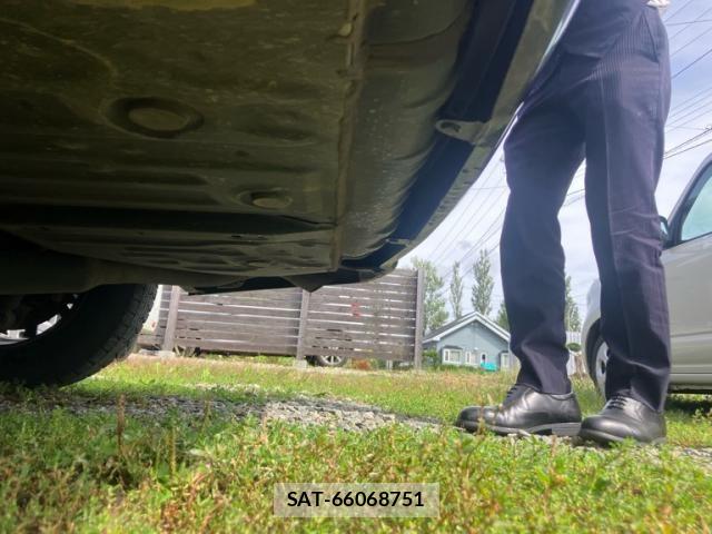 Toyota VOXY 2015-07 8850942-13